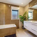 Сasa de vacaciones Maison Calme Avec Terrasse Garage Centre-ville B