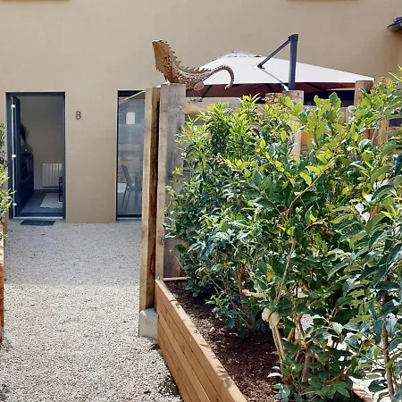 Сasa de vacaciones Maison Calme Avec Terrasse Garage Centre-ville B