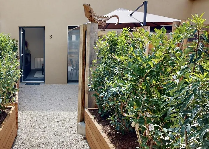 Дом отдыха Maison Calme Avec Terrasse Garage Centre-ville B