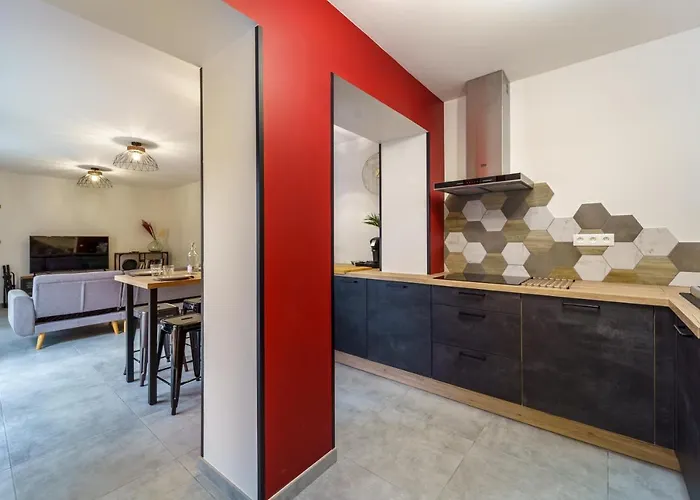 Дом отдыха Maison Calme Avec Terrasse Garage Centre-ville B Дижон